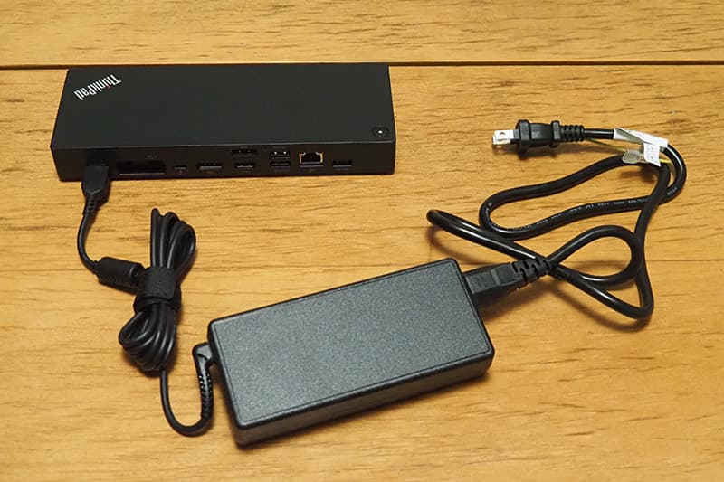 Lenovo ThinkPad ユニバーサル Thunderbolt 4 ドックの接続方法