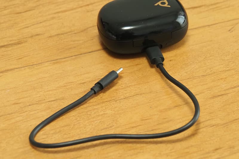 Poly Voyager Free 20の充電ケーブル