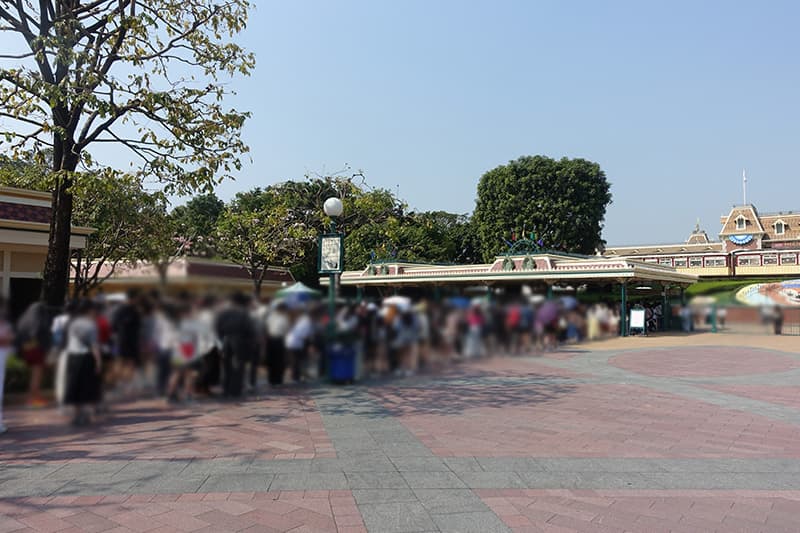 香港ディズニーランドのエントランス