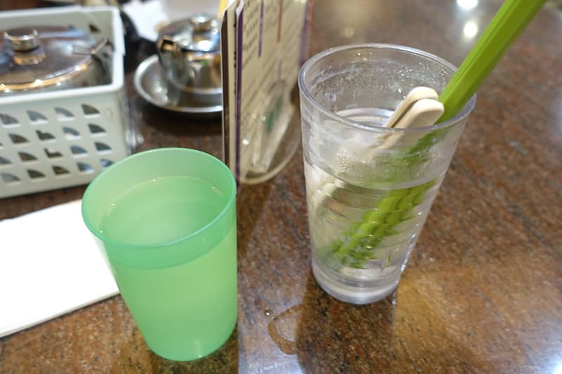 香港の箸やスプーンを水で洗う習慣