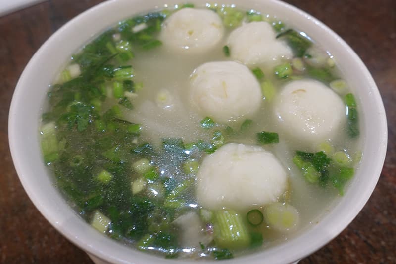 香港の徳昌魚蛋粉の魚蛋の麵料理