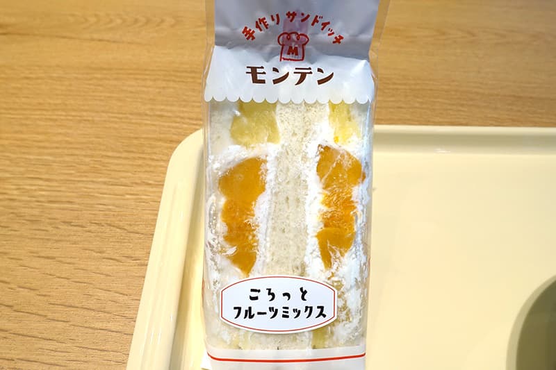 関空の日本の食堂のフルーツサンド