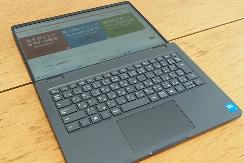 Dell Pro 14 PC14250を180度開く