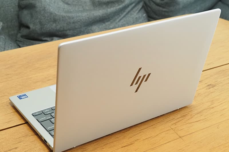 HP EliteBook 8 G1i 13のデザイン