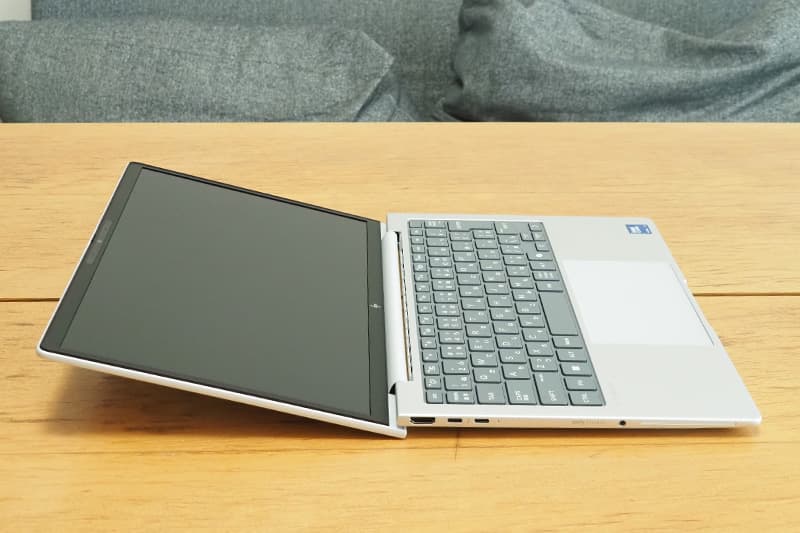 HP EliteBook 8 G1i 13の角度