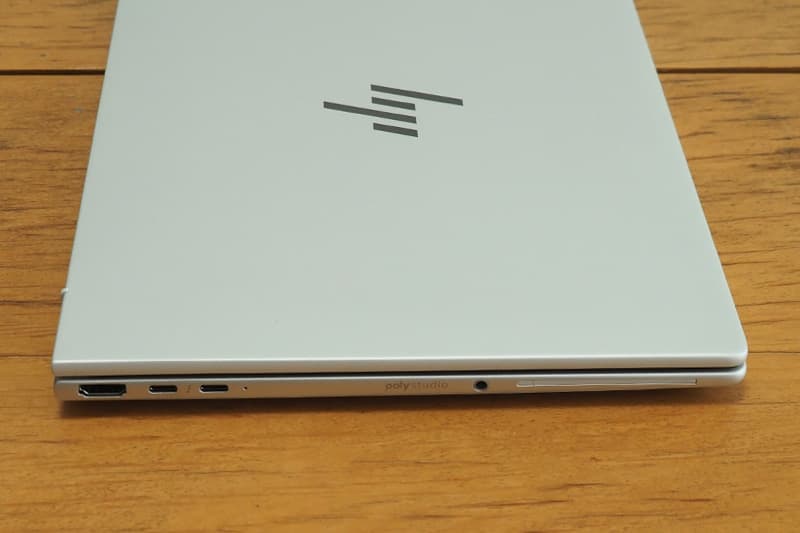 HP EliteBook 8 G1i 13の外部端子