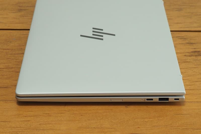 HP EliteBook 8 G1i 13の外部端子
