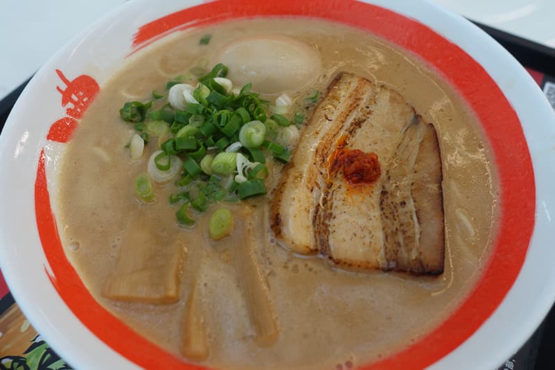 香港国際空港のフードコートのばり馬のとんこつラーメン