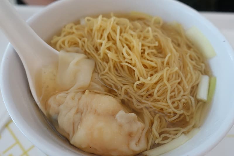 香港国際空港の正斗粥麺専家のワンタン麺