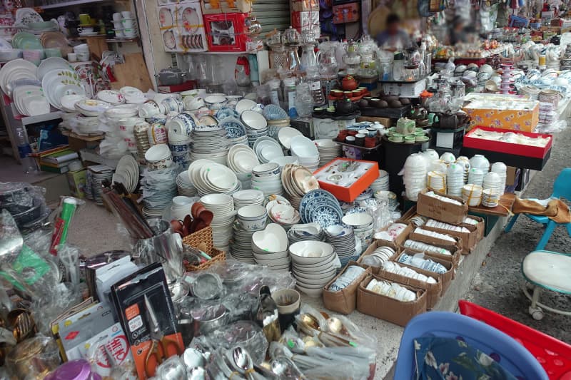 ビンタイ市場の食器
