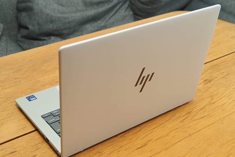 HP EliteBook 8 G1i 14のデザイン