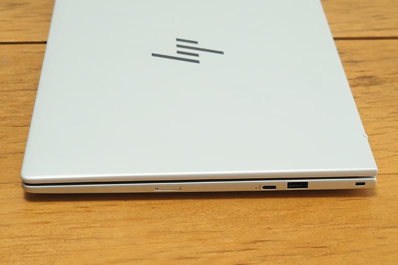 HP EliteBook 8 G1i 14の外部端子