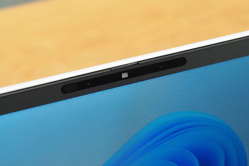 HP EliteBook 8 G1i 14のプライバシーシャッター