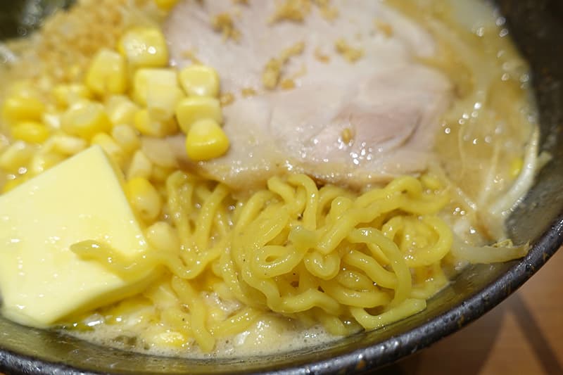 北海道らーめん奥原流 久楽 本店の麺