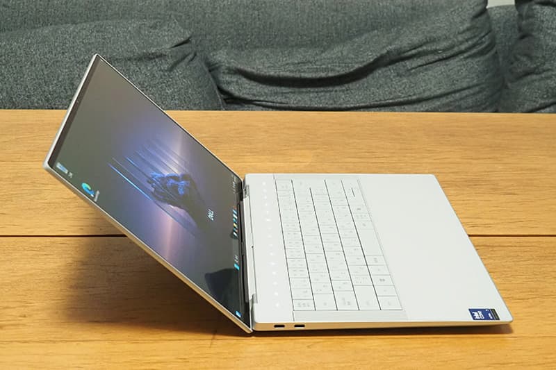 Dell 14 Premium DA14250の傾斜
