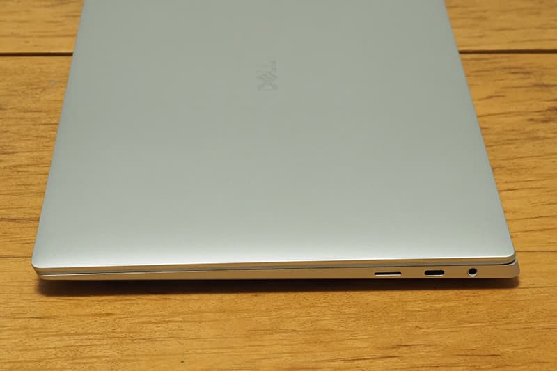Dell 14 Premium DA14250の端子