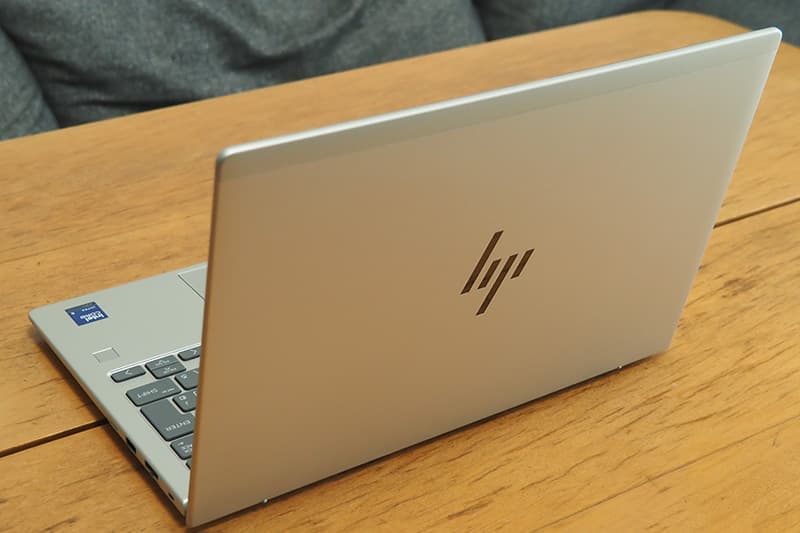 HP EliteBook 6 G1i 13のデザイン
