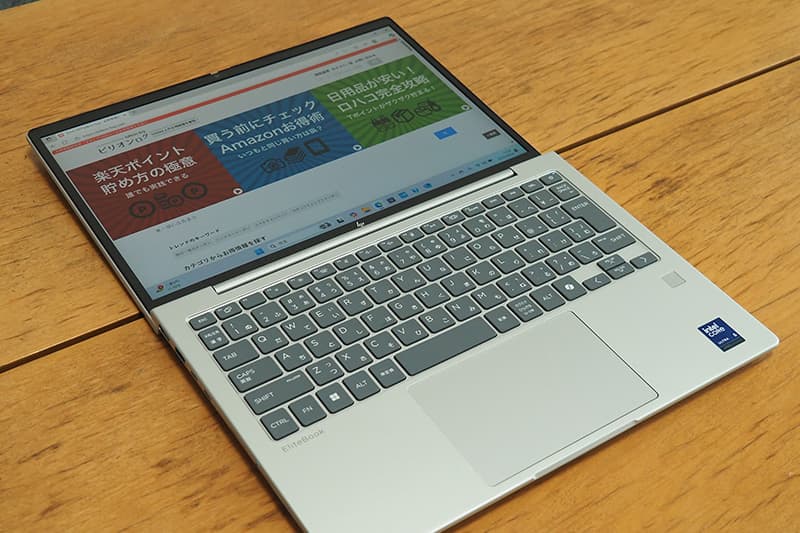 HP EliteBook 6 G1i 13のディスプレイを180度開く
