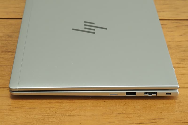 HP EliteBook 6 G1i 13の外部端子