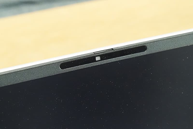 HP EliteBook 6 G1i 13のプライバシーシャッター