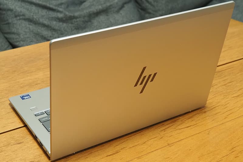 HP EliteBook 6 G1i 14のデザイン