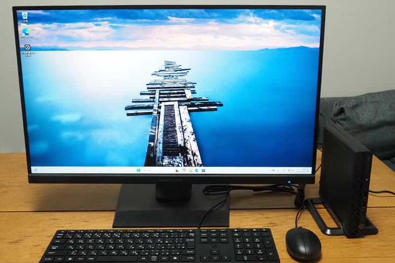 HP EliteDesk 8 Mini G1a Desktop Next Gen AI PCを縦置き