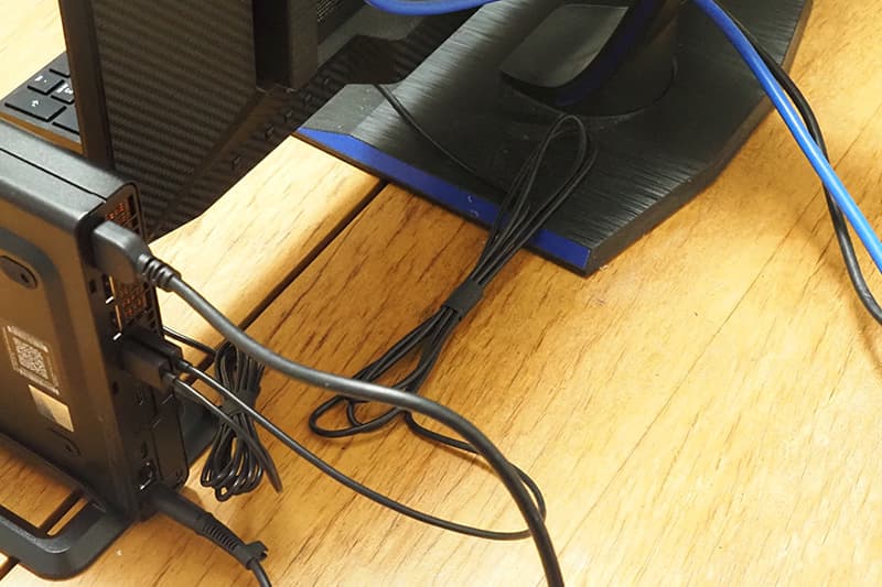 HP EliteDesk 8 Mini G1a Desktop Next Gen AI PCをモニターと接続