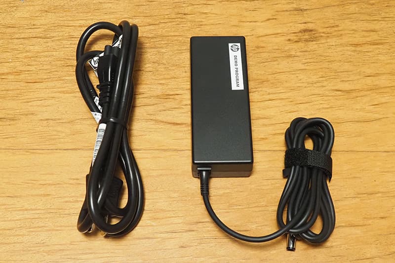 HP EliteDesk 8 Mini G1a Desktop Next Gen AI PCのアダプター