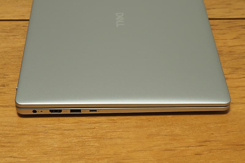 Dell 16 DC16256の端子