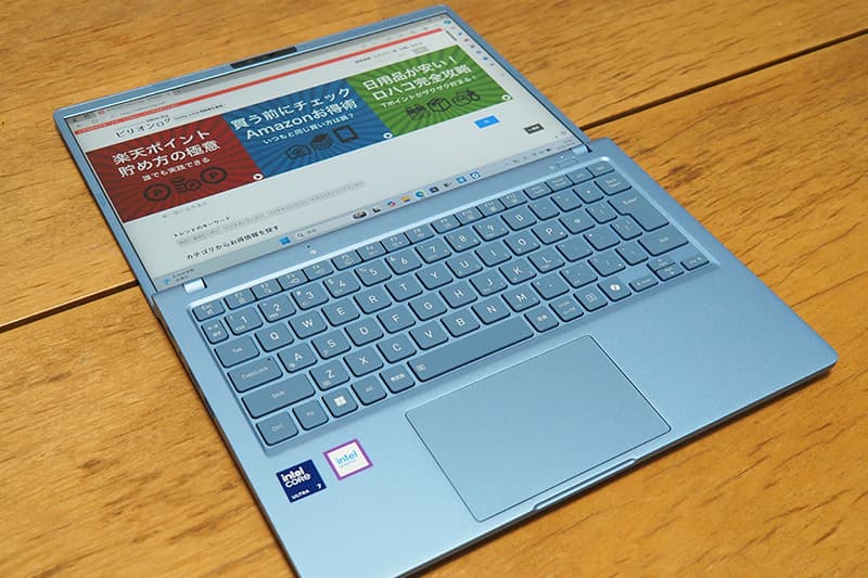 dynabook GR/ZZを180度開く