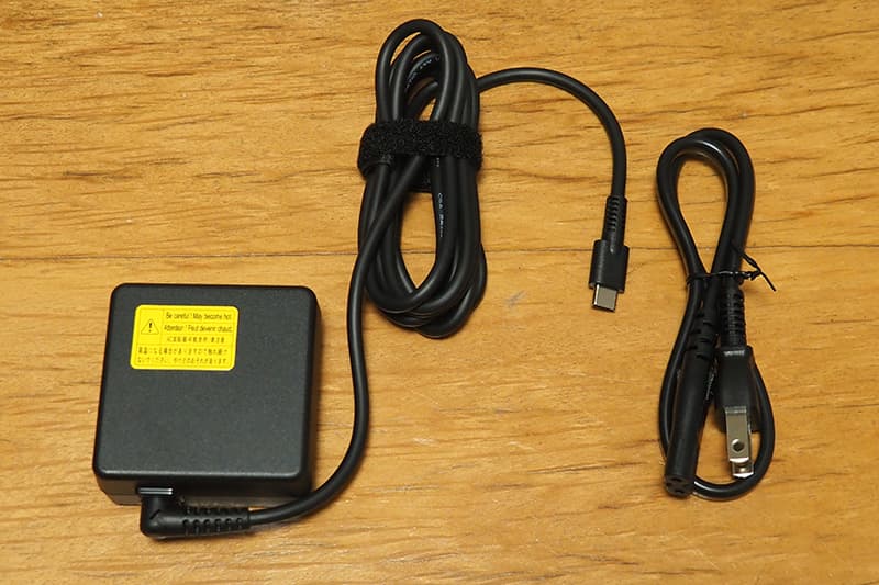 dynabook GR/ZZのアダプター