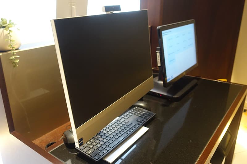 シドニー国際空港のThe Houseのパソコン