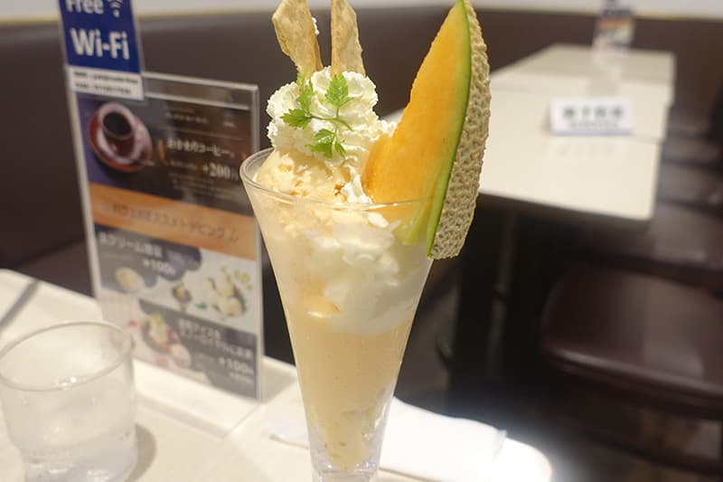 雪印パーラー 札幌本店のスノーロイヤル赤肉メロンパフェ