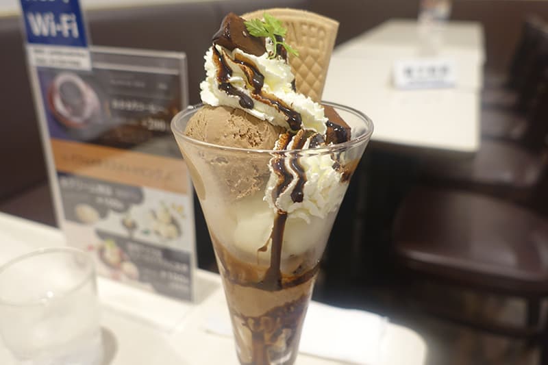 雪印パーラー 札幌本店のスノーロイヤル生チョコパフェ