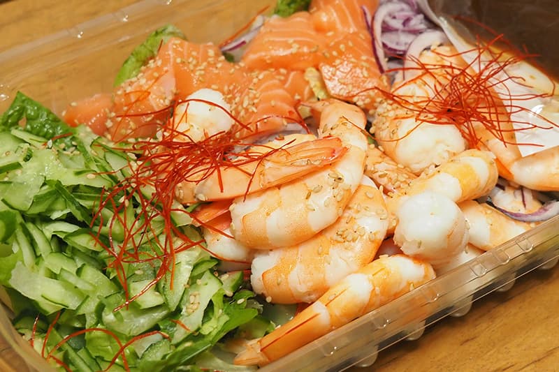コストコのシュリンプ サーモンチョレギサラダ