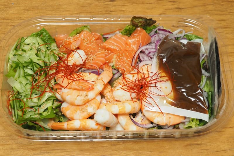 コストコのシュリンプ サーモンチョレギサラダ