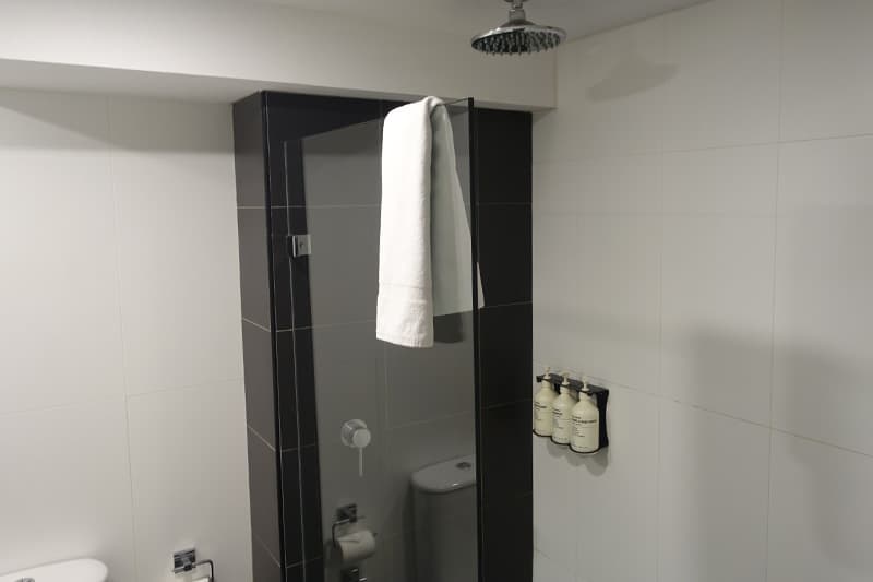 セントラル スタジオ ホテル シドニーのシャワールーム