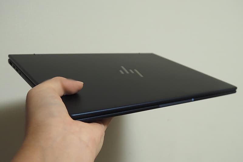 HP EliteBook X G1i 14 AIの重量