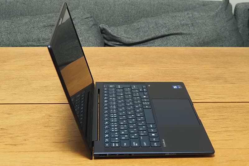 HP EliteBook X G1i 14 AIの側面