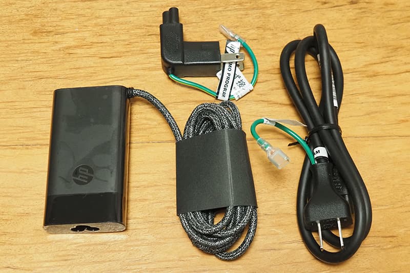 HP EliteBook X G1i 14 AIのアダプター