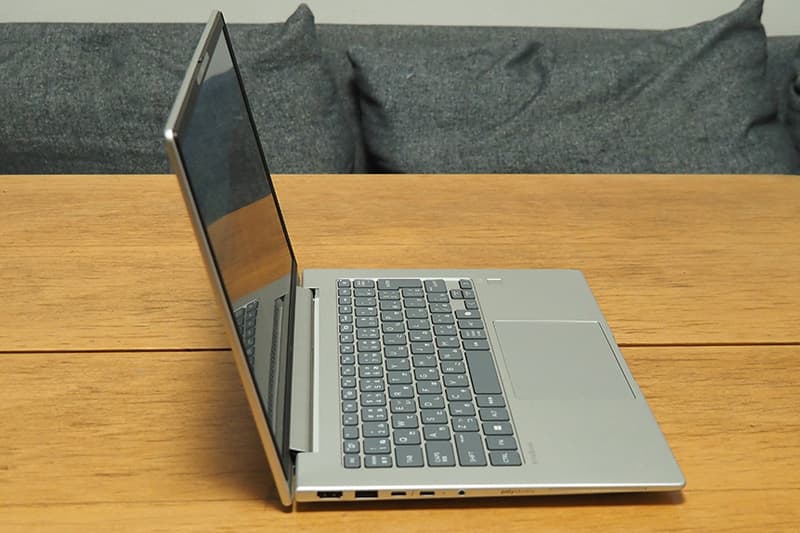 HP EliteBook 6 G1a 14の側面