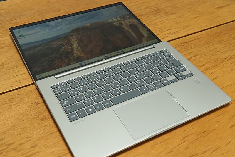 HP EliteBook 6 G1a 14を180度まで開く
