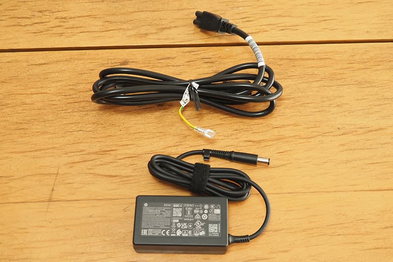 HP EliteDesk 8 Mini G1a Desktop PCのアダプター