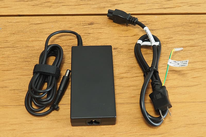 HP EliteDesk 8 Mini G1i Desktop AI PCのアダプター