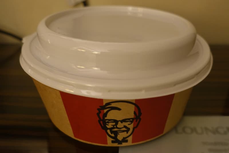 ロンドンのKFCのオリジナル ランチ ライス ボウル