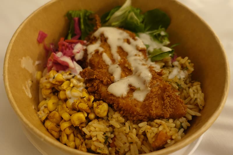 ロンドンのKFCのオリジナル ランチ ライス ボウル