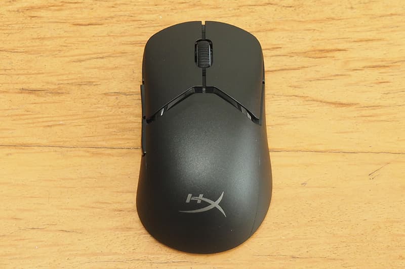 HyperX Pulsefire Saga Pro Wireless ゲーミングマウスのデザイン