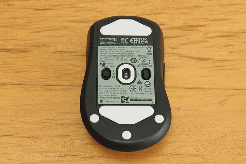 HyperX Pulsefire Saga Pro Wireless ゲーミングマウスの底面