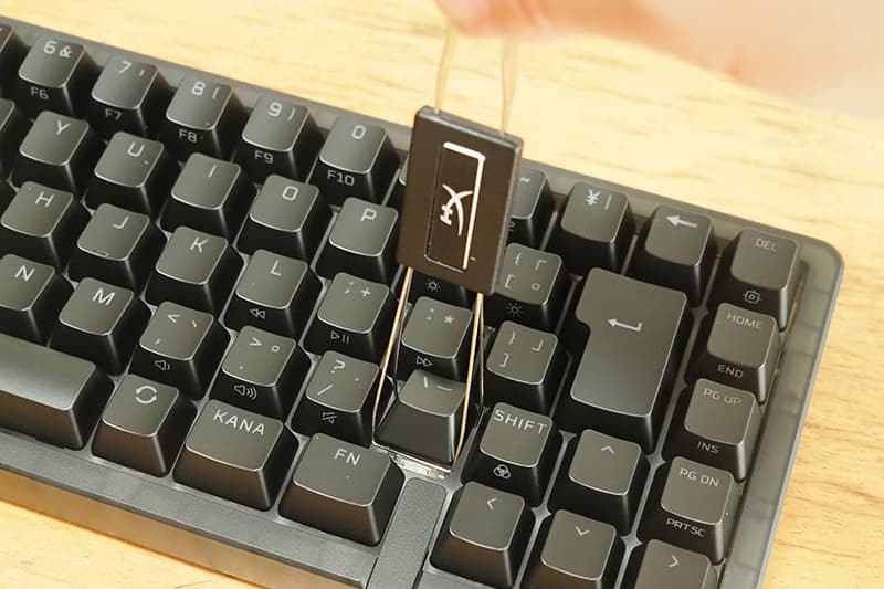 キープラーでキーキャップを取り外し