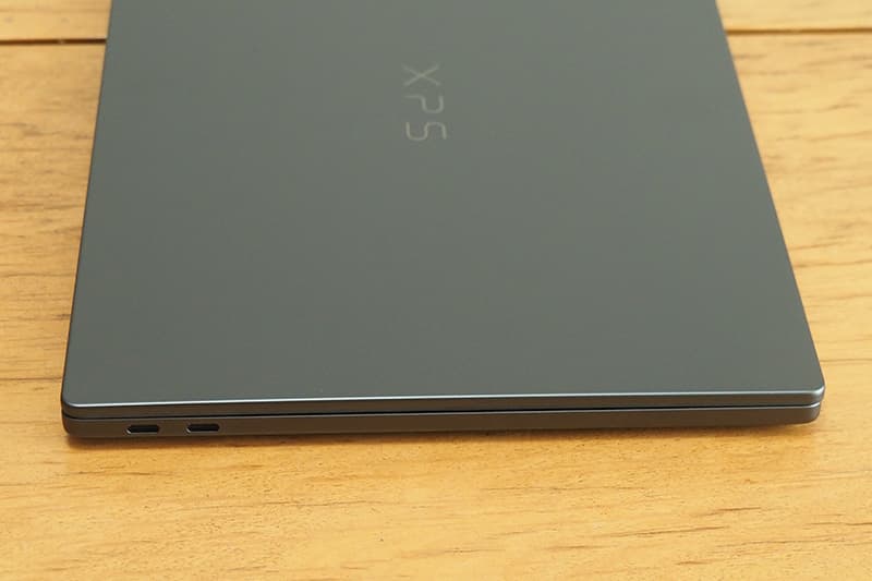 Dell XPS 14 DA14260の接続端子